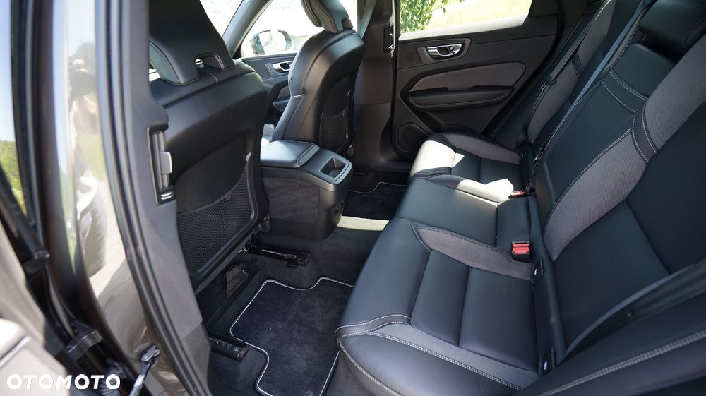 Volvo XC 60 B4 D AWD R-Design - 13