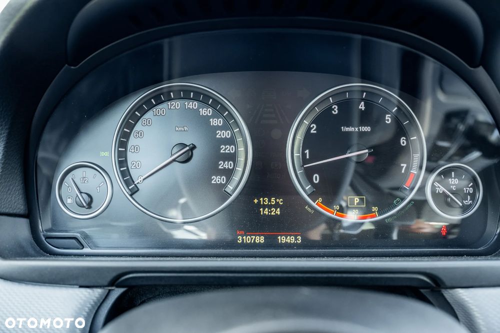 BMW Seria 5 528i Sport-Aut - 29