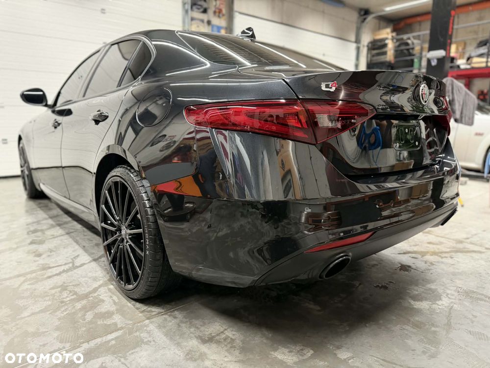 Alfa Romeo Giulia 2.0 Turbo 16V AT8-Q4 Ti - 5