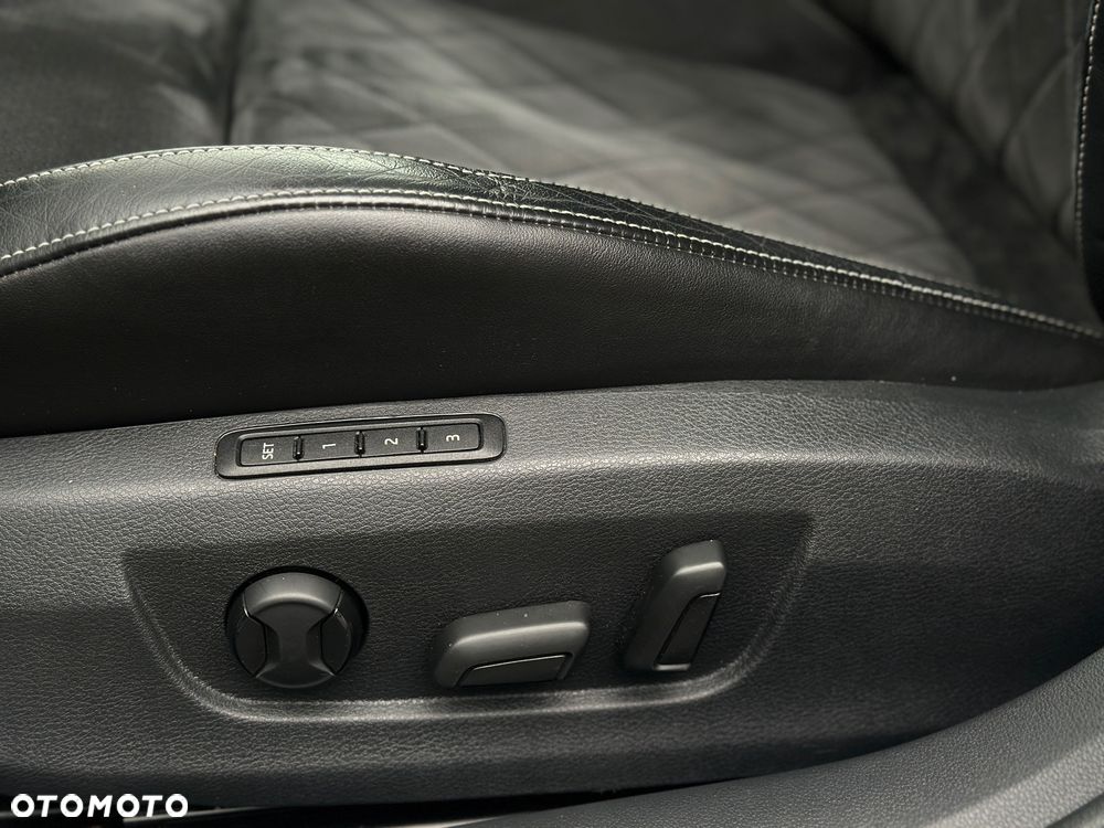 Skoda Superb 2.0 TDI SCR Sportline DSG - 20