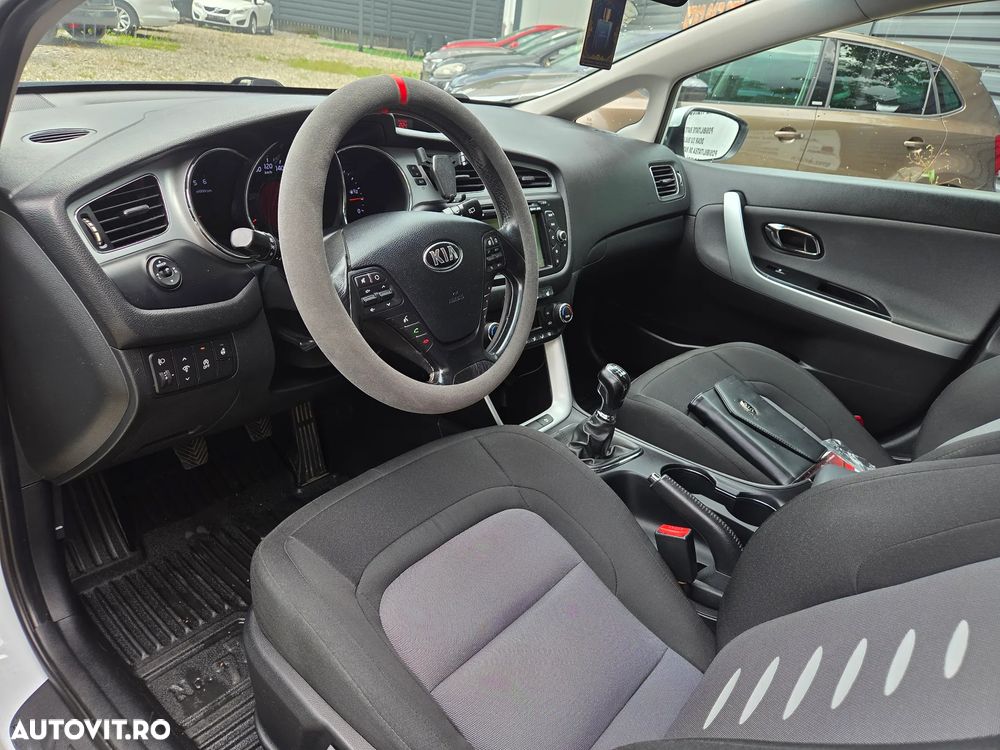 Kia Ceed 1.6 CRDi 128 Fifa World Cup Edition - 11