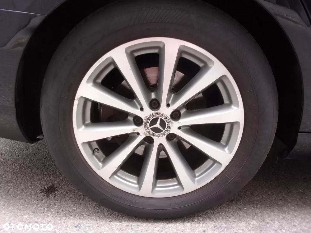 Mercedes-Benz Klasa E 220 d 4-Matic 9G-TRONIC - 27