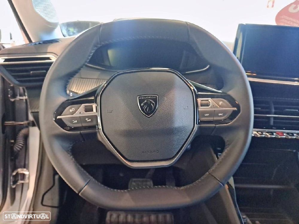 Peugeot 208 — fotografia 12