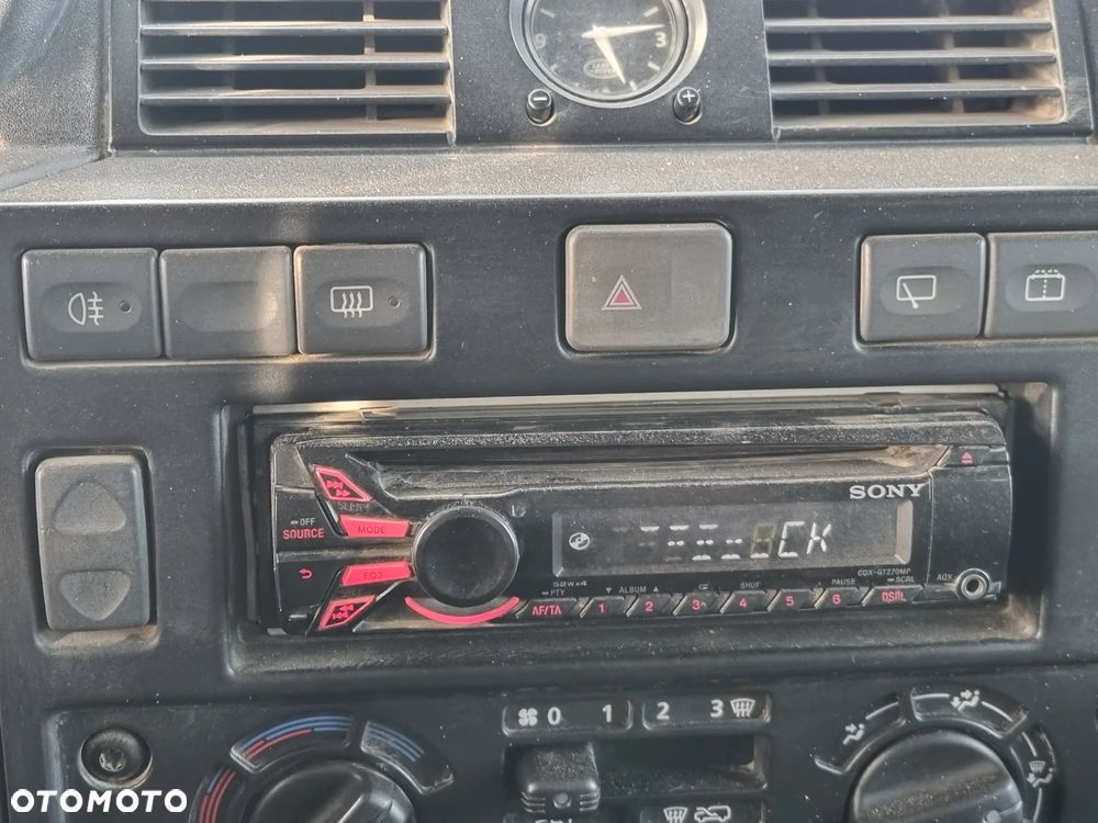 Land Rover Defender - 21