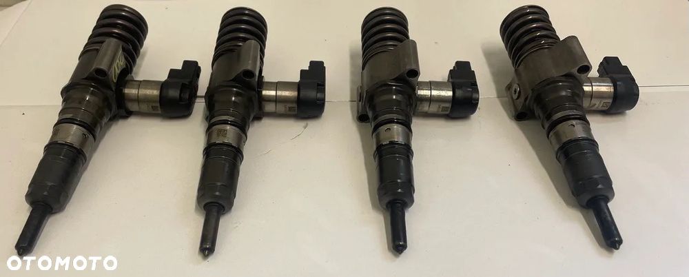 WTRYSK SIEMENS 03G130073T 03G130073M PASSAT B6 2.0 TDI 17O KM / BMN BMR BRD 170KM LEON OCTAVIA II 2 TOURAN GOLF V 5 CC B7  TIGUAN EOS TOLEDO SKODA  SUPERB II  POMPOWTRYSKI POMPOWTRYSKIWACZE SIEMENS CONTINENTAL - 5
