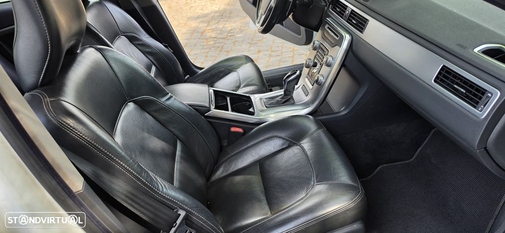 Volvo XC 70 2.0 D4 Momentum Geartronic - 34