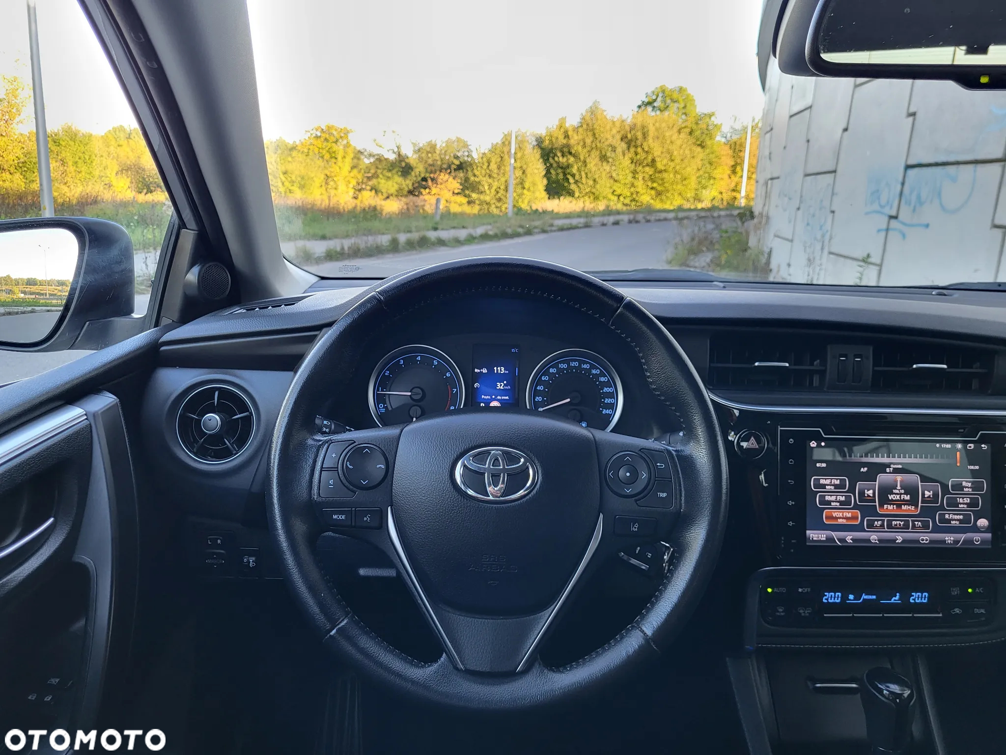 Toyota Corolla - 10