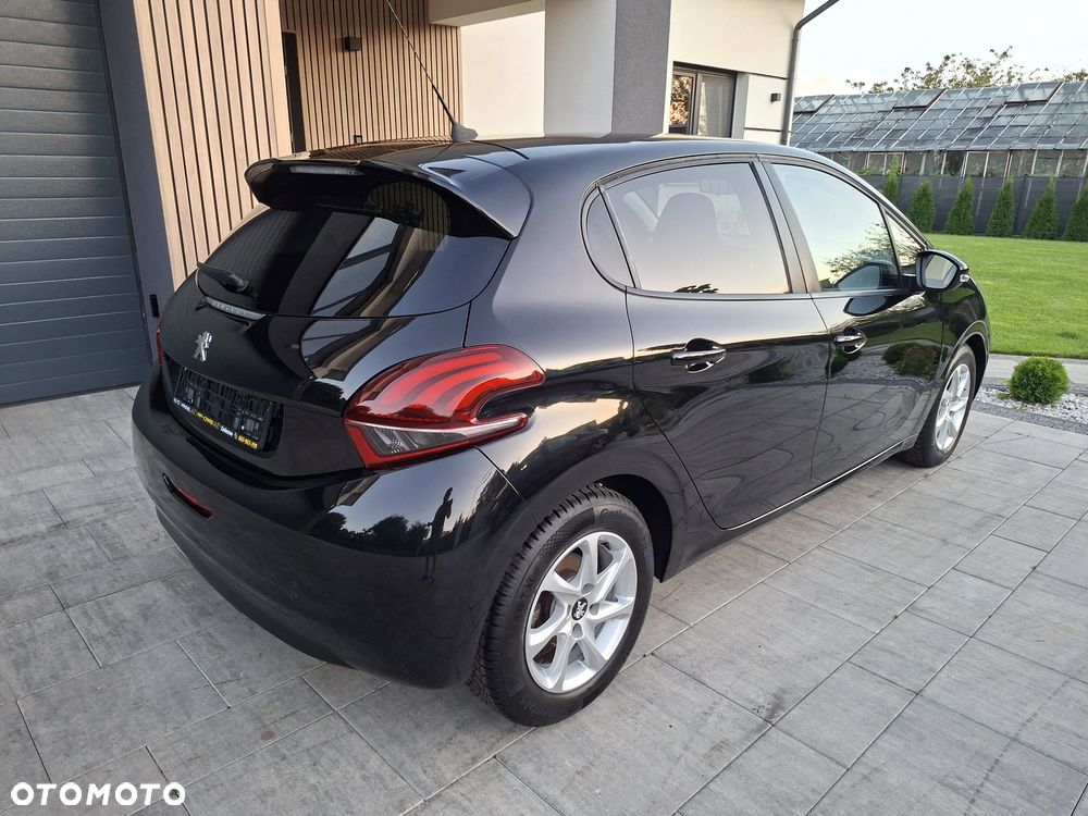 Peugeot 208 - 6