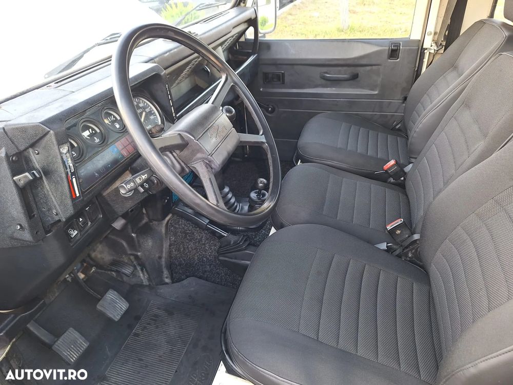 Land Rover Defender - 2