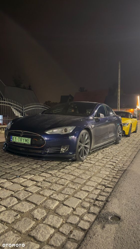 Tesla Model S - 4