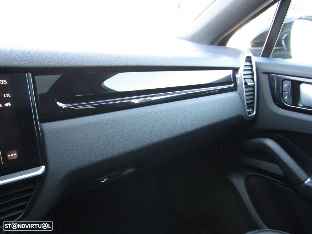 Porsche Cayenne Coupé E-Hybrid - 23