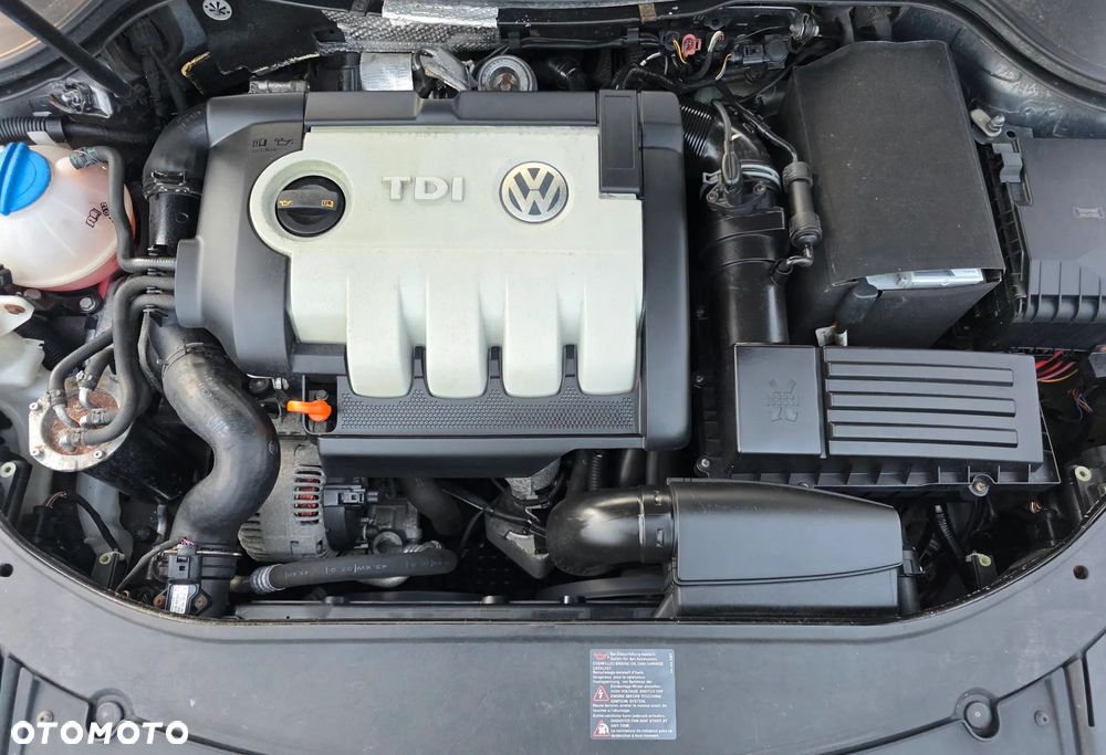 Volkswagen Passat 2.0 TDI DPF BlueMotion Technology Sportline - 18
