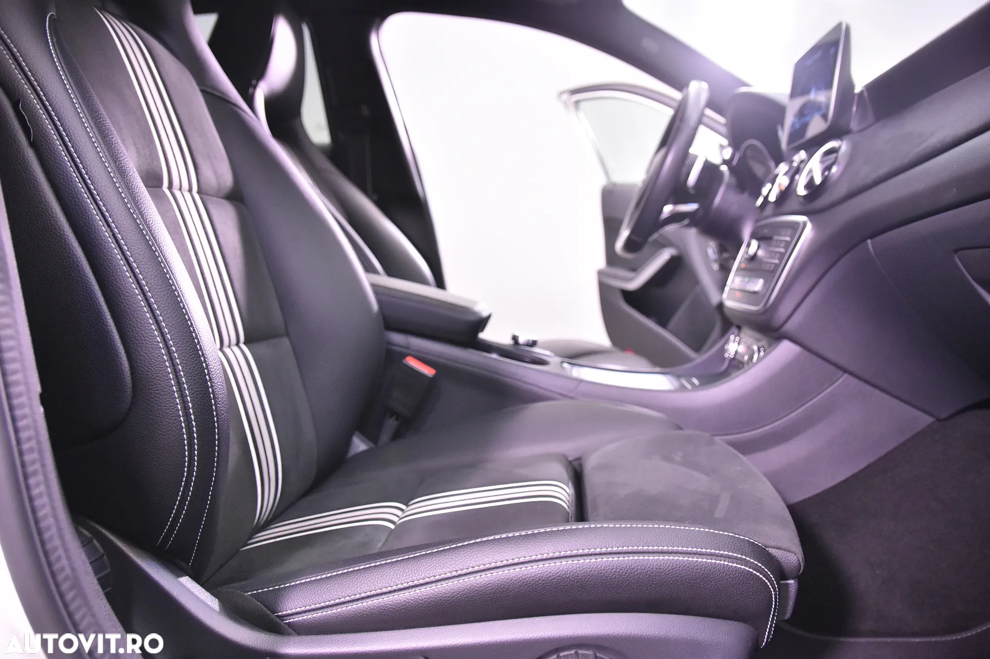 Mercedes-Benz GLA - 11