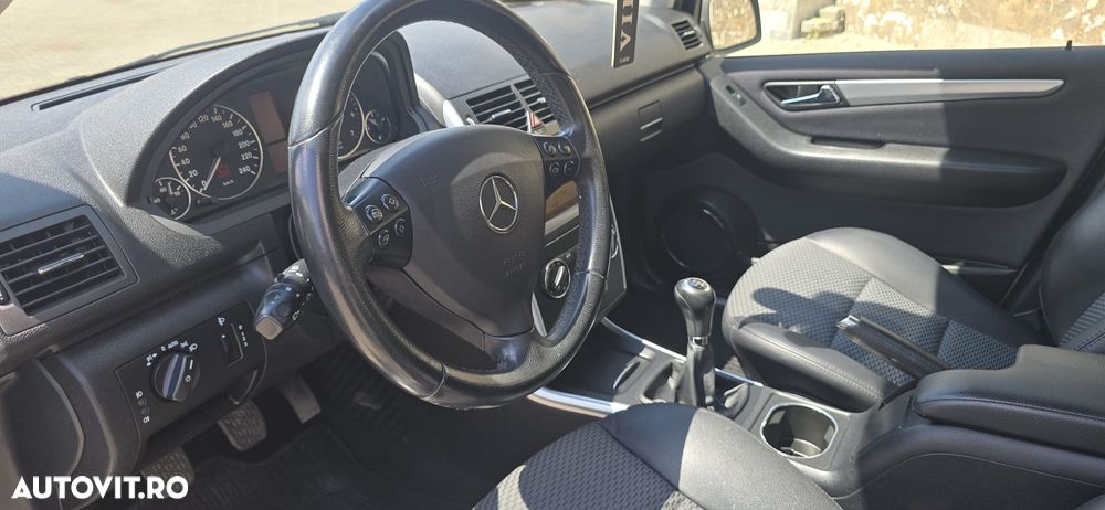 Mercedes-Benz A 160 BlueEfficiency Special Edition - 11