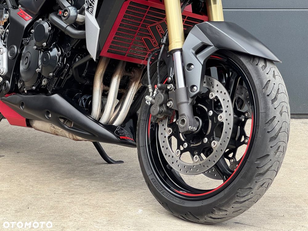 Suzuki GSR - 6