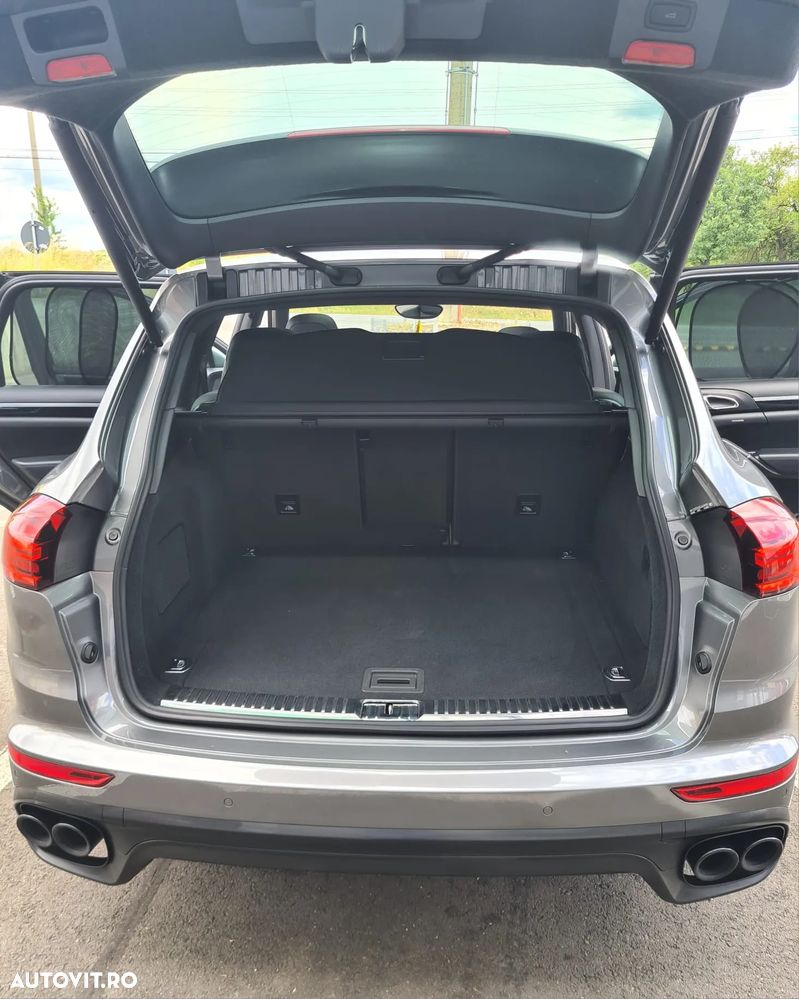 Porsche Cayenne S Diesel Platinum Edition - 9