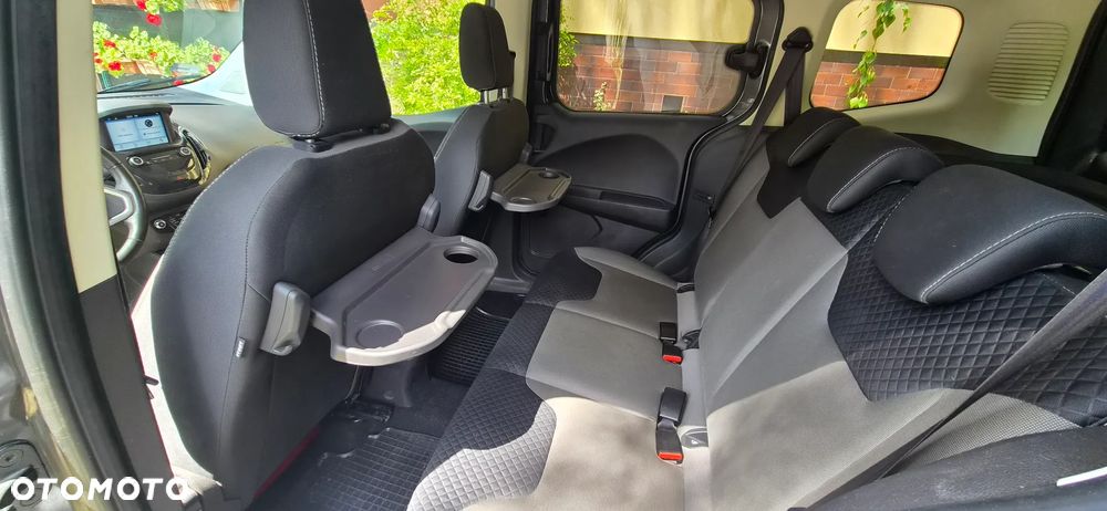 Ford Tourneo Courier - 21