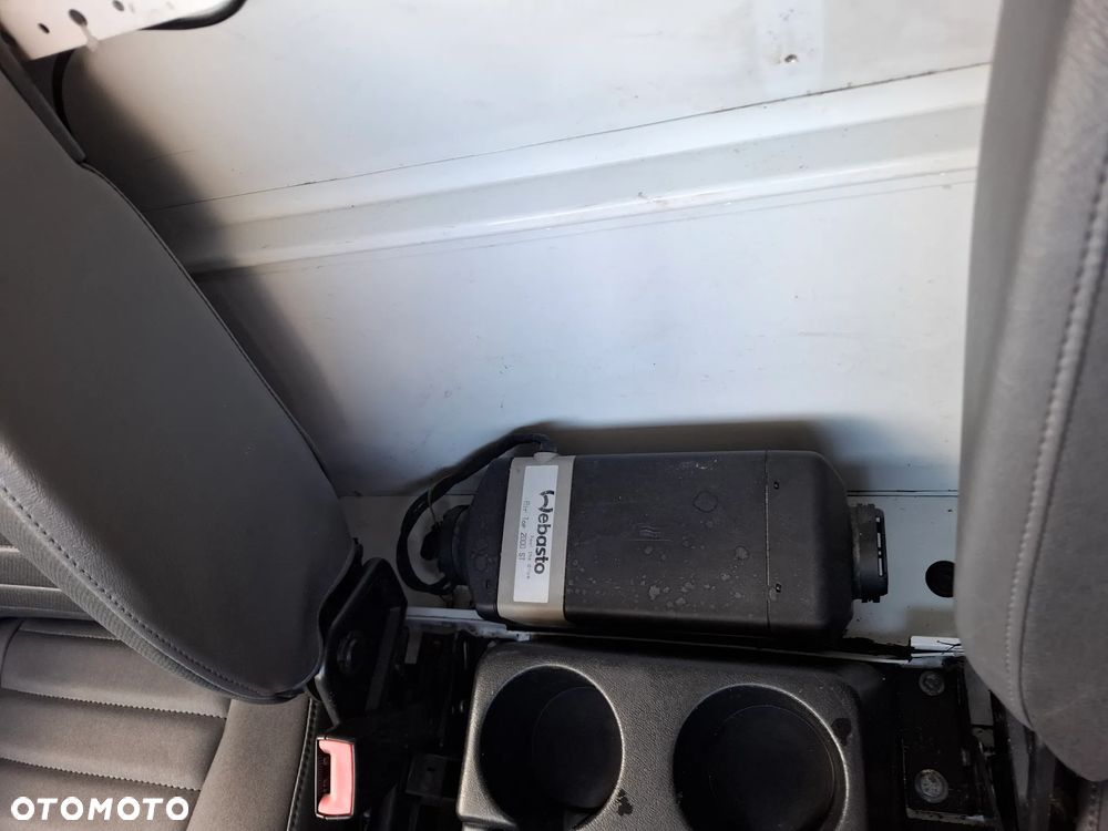 Land Rover Defender 2.2 TD4 E - 11