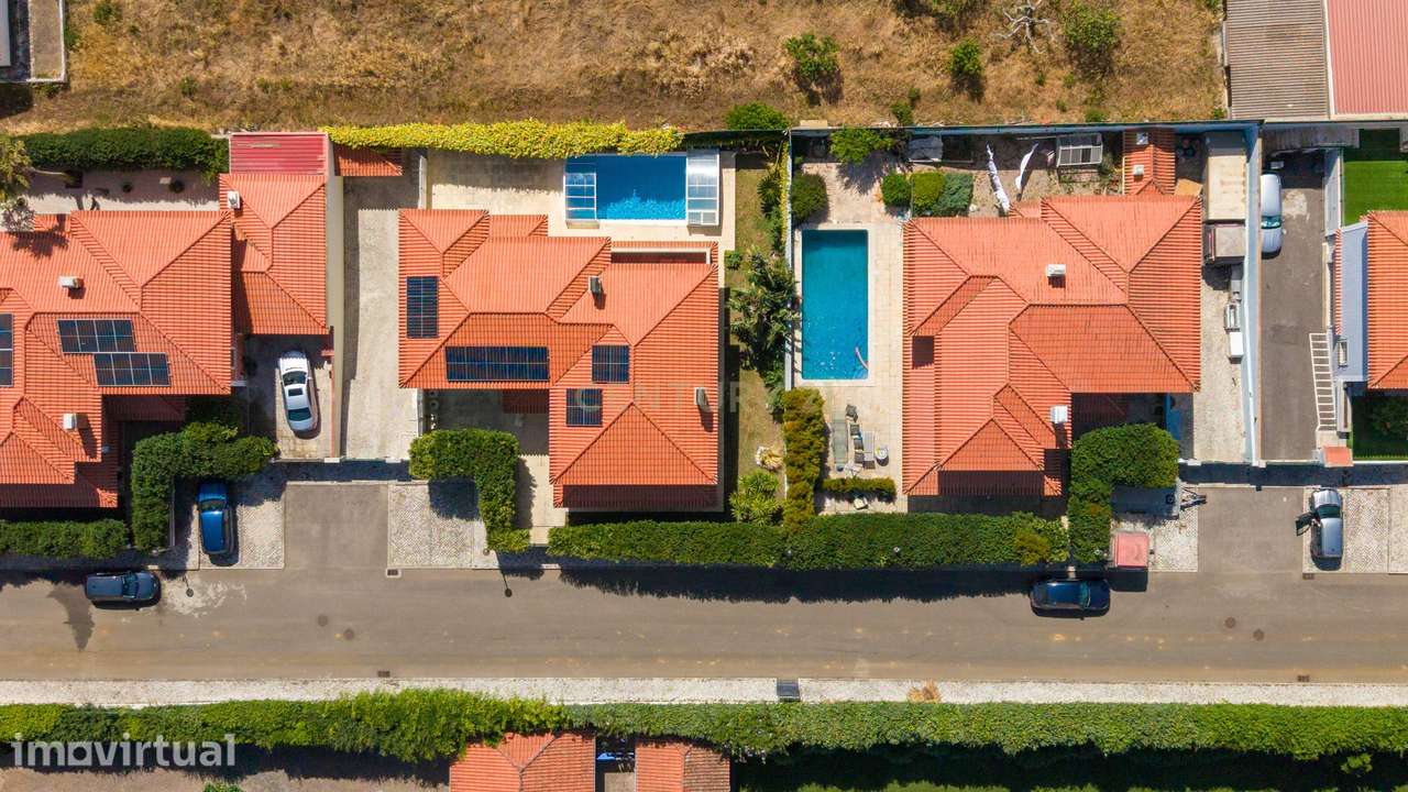 Moradia isolada na Areia , com 627 m2 de área total, piscina e jardim - Grande imagem: 2/45