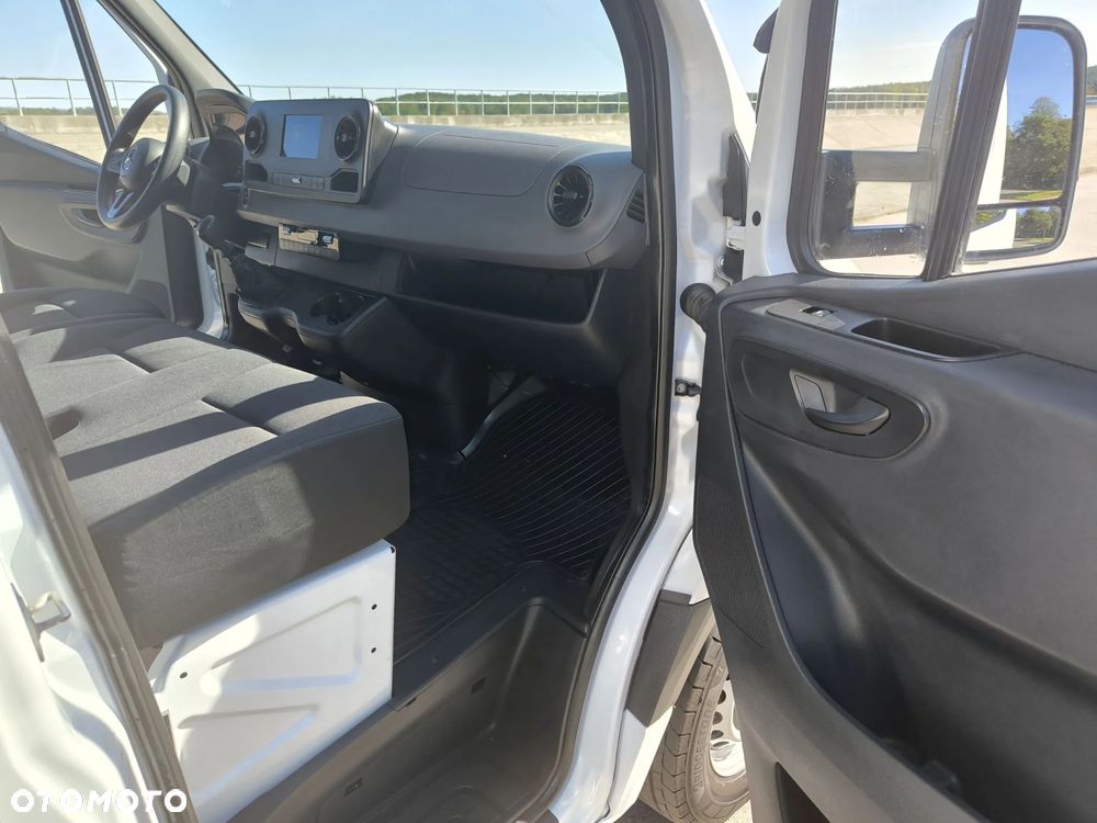 Mercedes-Benz Sprinter - 27