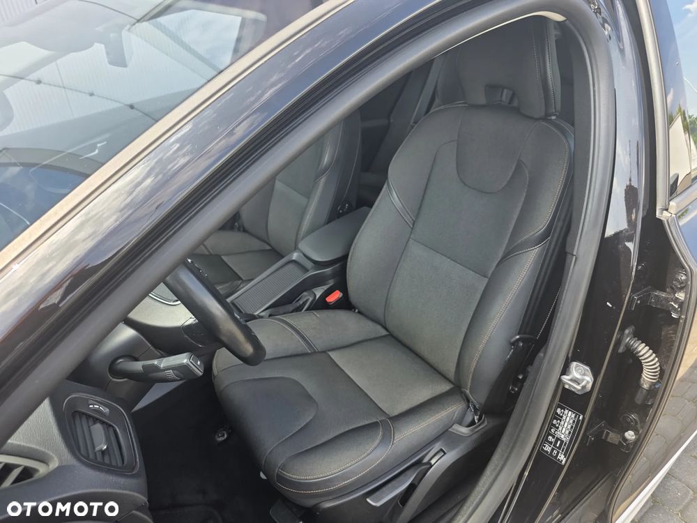 Volvo V40 Cross Country D3 Drive-E SCR Momentum - 14