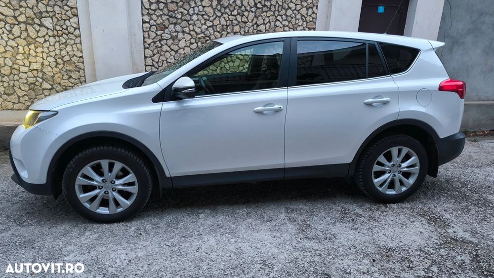 Toyota RAV4 2.2L D-CAT A/T Luxury - 6