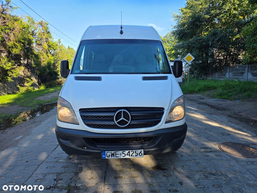 Mercedes-Benz Sprinter - 2