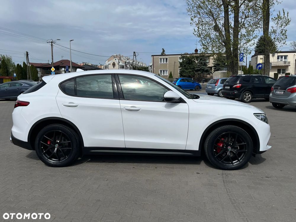 Alfa Romeo Stelvio - 8