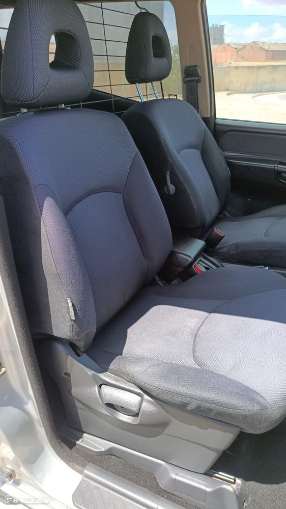Nissan Terrano 3.0 TDi Luxury - 10