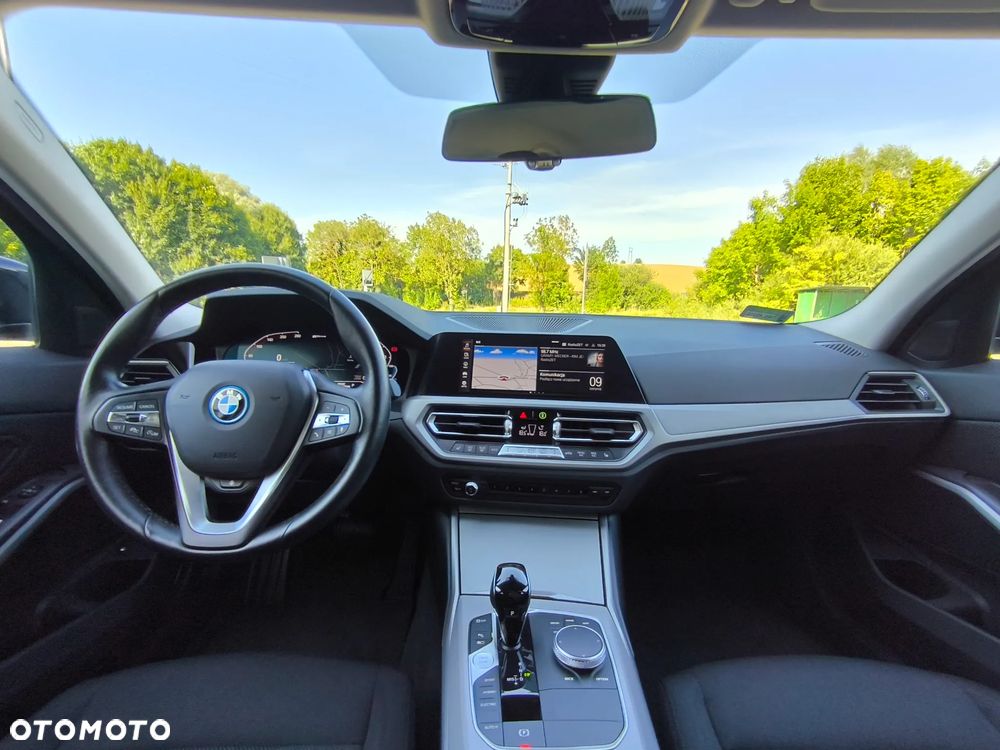 BMW Seria 3 320e - 22