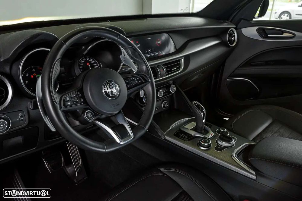 Alfa Romeo Stelvio - 17