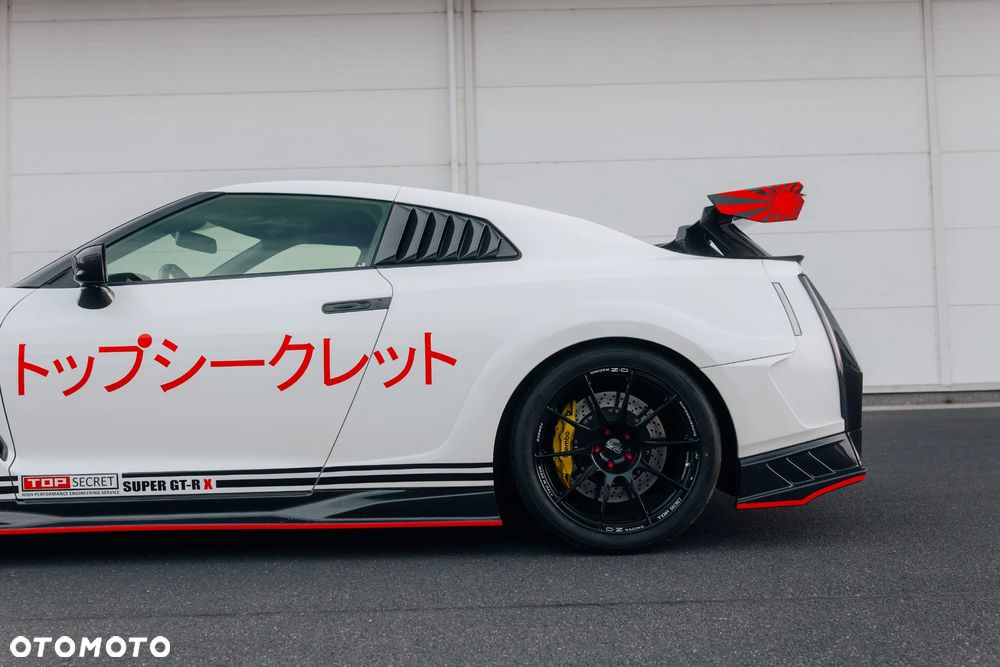 Nissan GT-R - 11