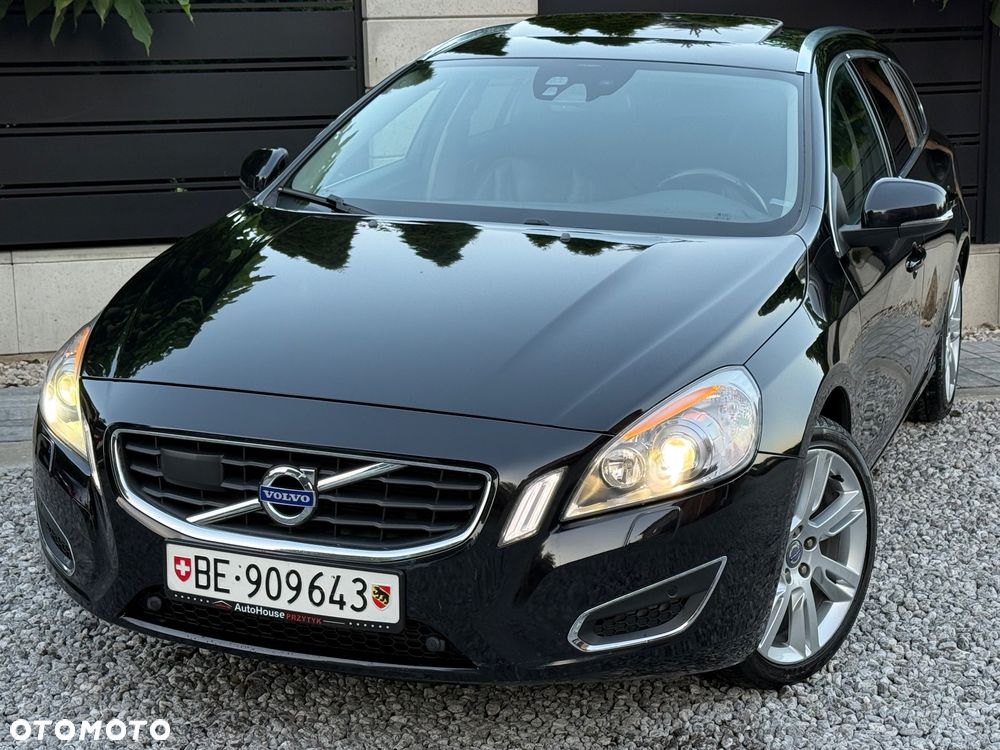 Volvo V60 T6 AWD Geartronic Momentum - 1