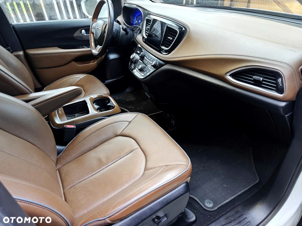 Chrysler Pacifica - 15