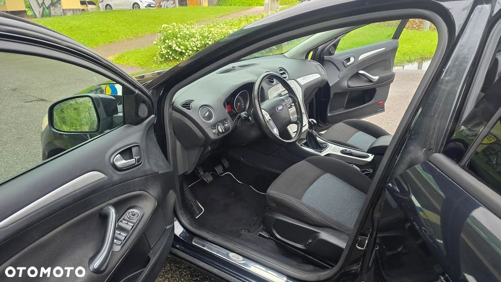 Ford Mondeo 1.6 Trend - 32