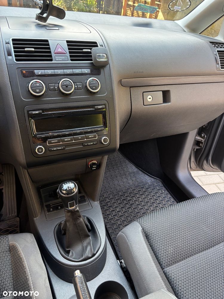Volkswagen Touran 2.0 TDI DPF BlueMotion Technology Comfortline - 11