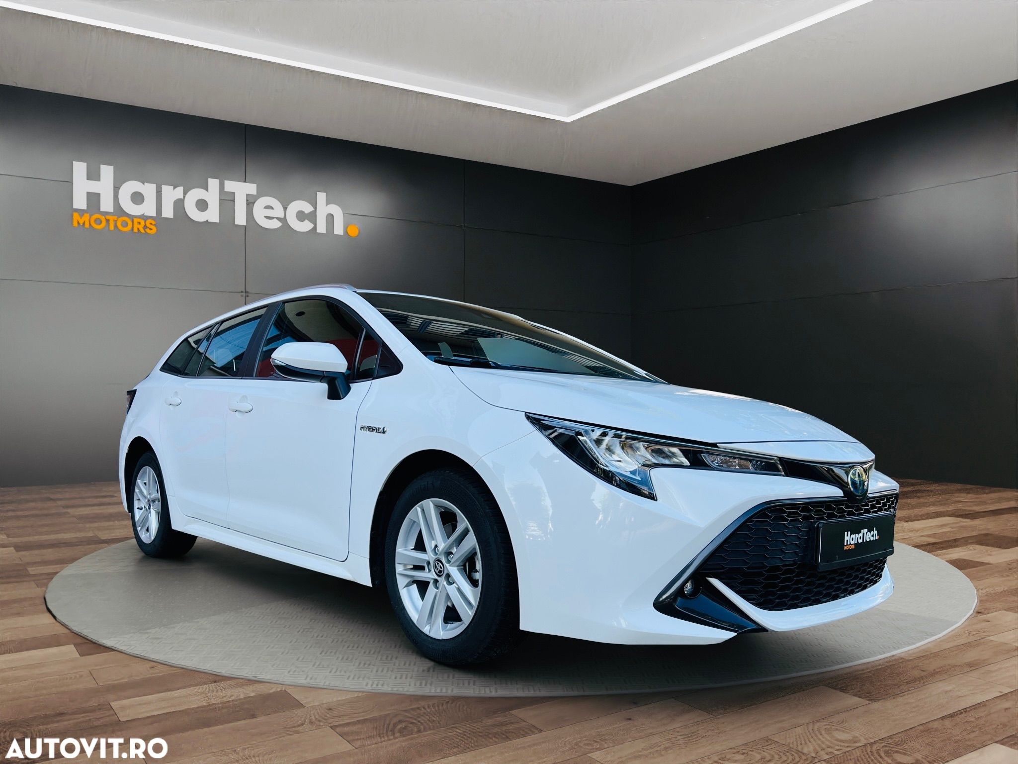 Toyota Corolla 1.8 Hybrid Touring Sports Business Edition - 1