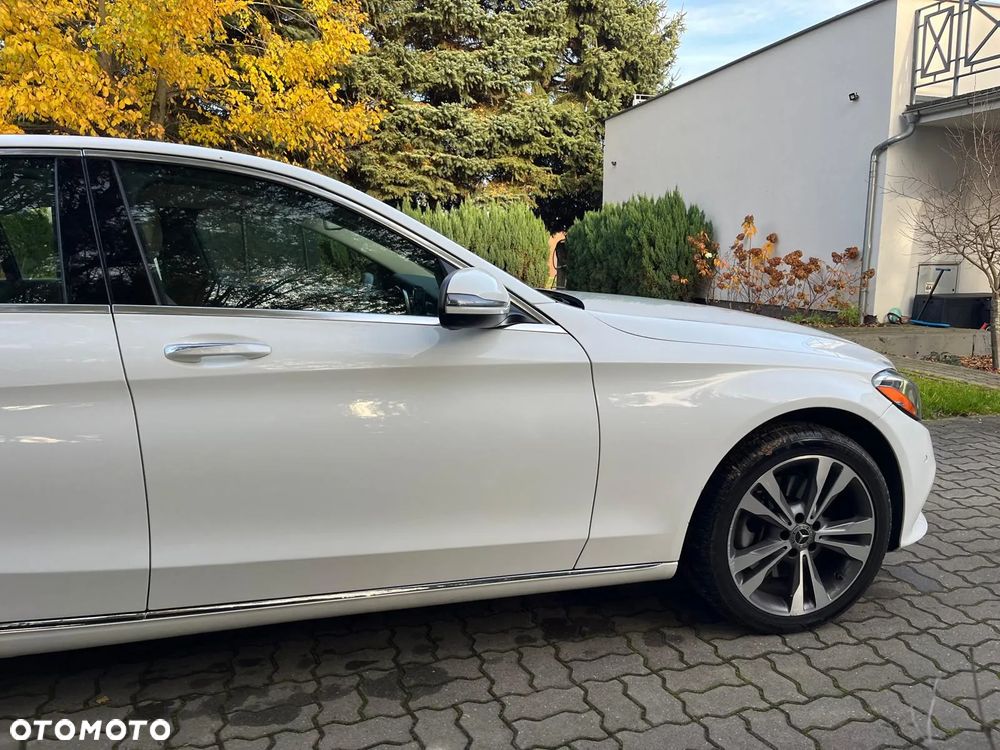 Mercedes-Benz Klasa C 300 4Matic 9G-TRONIC Exclusive - 12