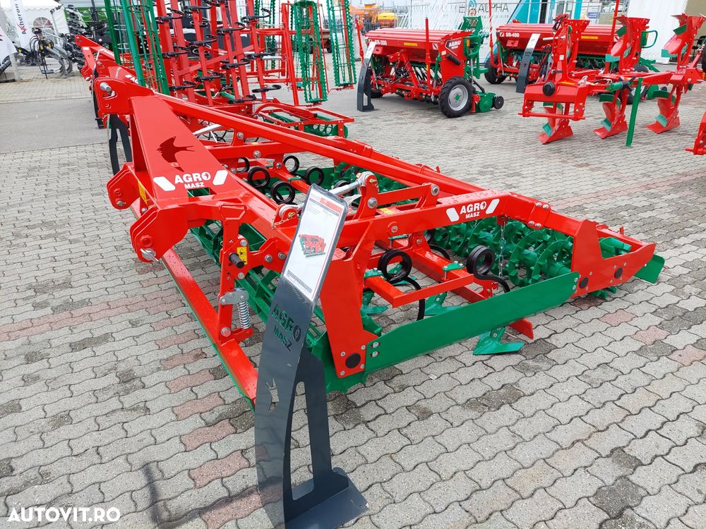 Agro-Masz AUC30 compactor purtat de 3m - 11