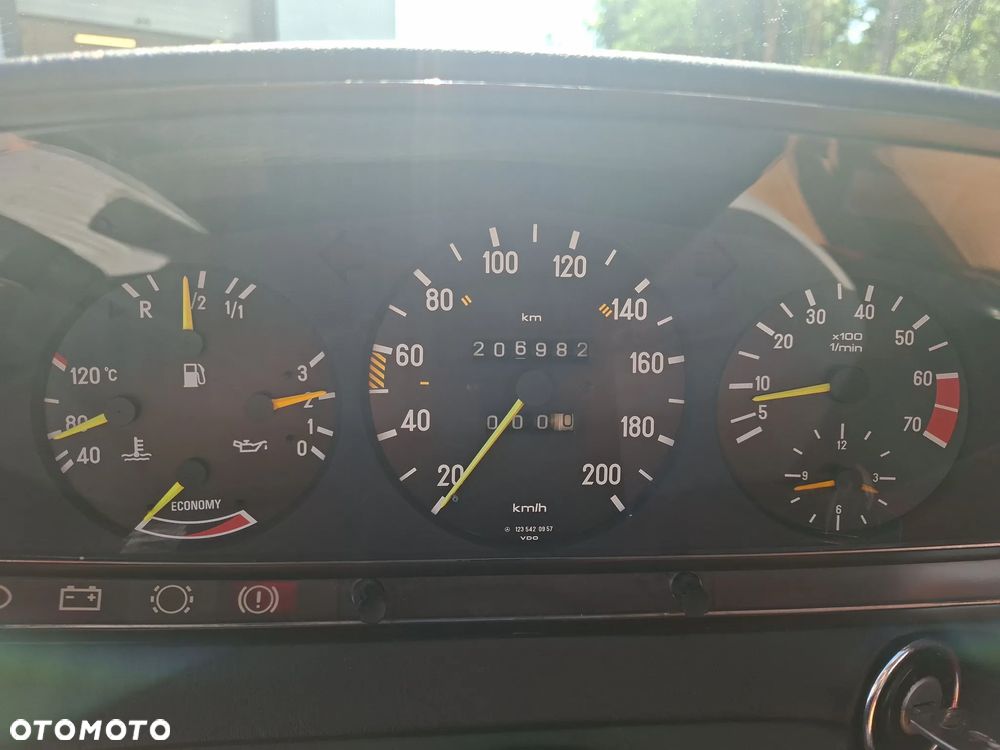 Mercedes-Benz W123 - 13