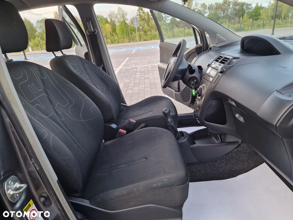 Toyota Yaris 1.0 Premium - 26