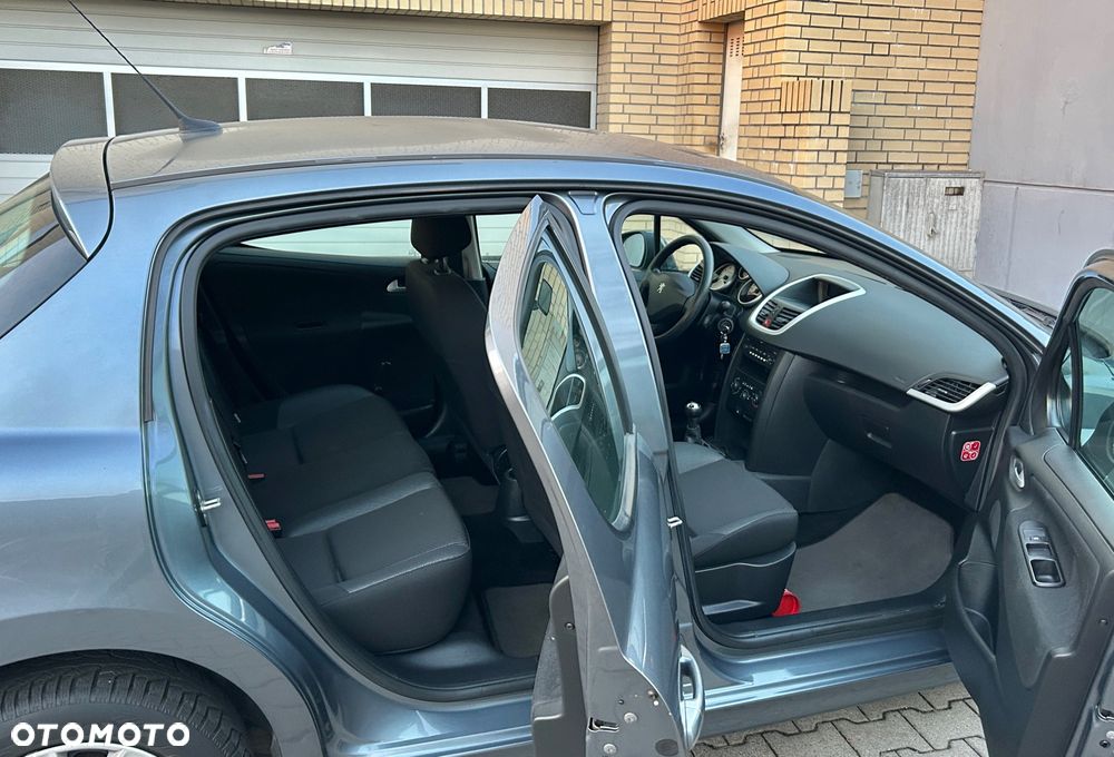 Peugeot 207 - 16