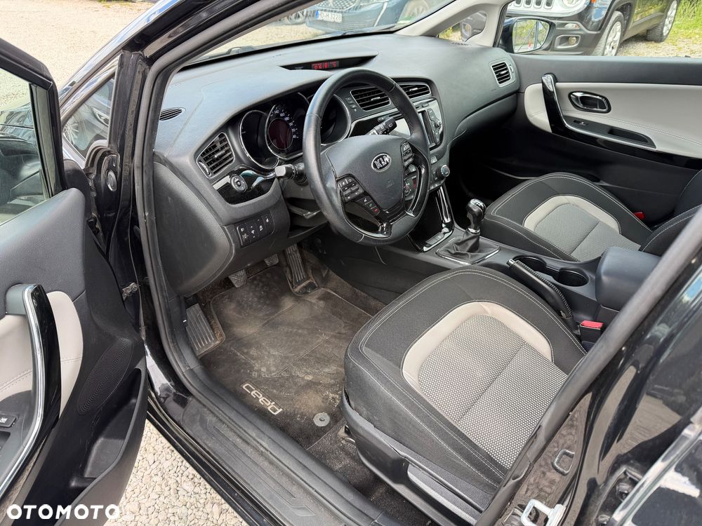Kia Ceed 1.4 CVVT ISG Dream Team Edition - 23