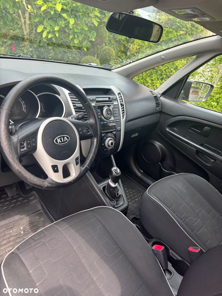 Kia Venga - 8