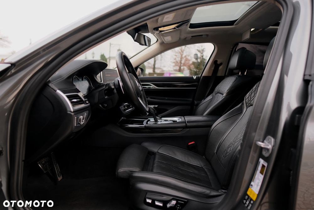 BMW Seria 7 M760Li xDrive V12 Excellence - 32