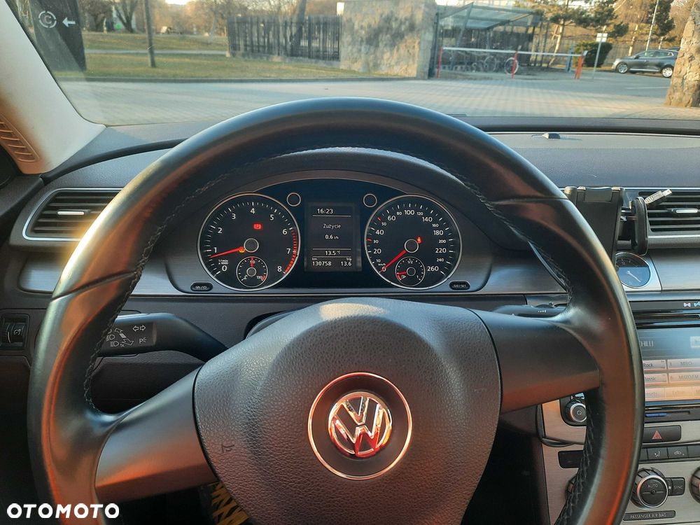 Volkswagen Passat - 2