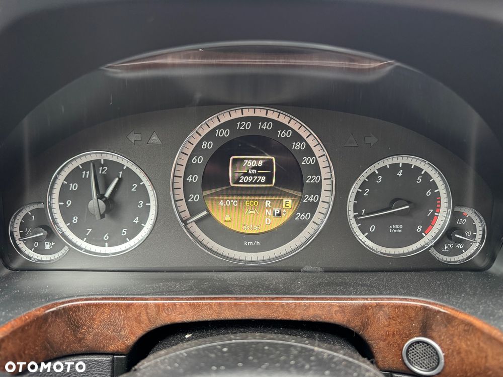 Mercedes-Benz Klasa E 250 CGI BlueEffICIENCY Elegance - 24