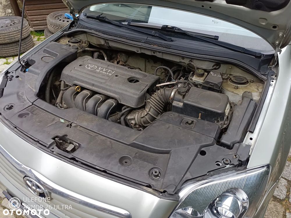 Toyota Avensis - 8