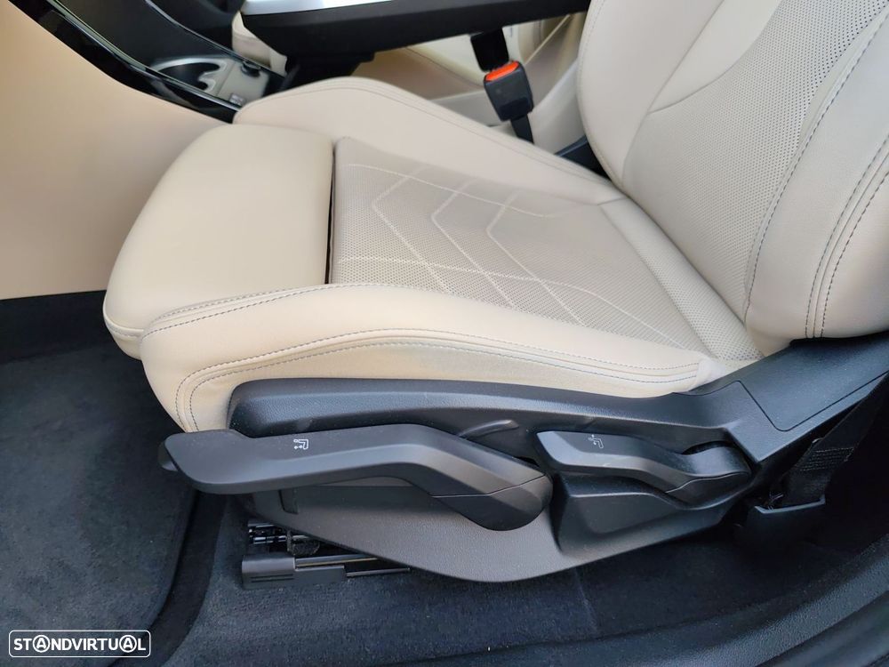 BMW iX1 eDrive20 Pack Desportivo M - 15