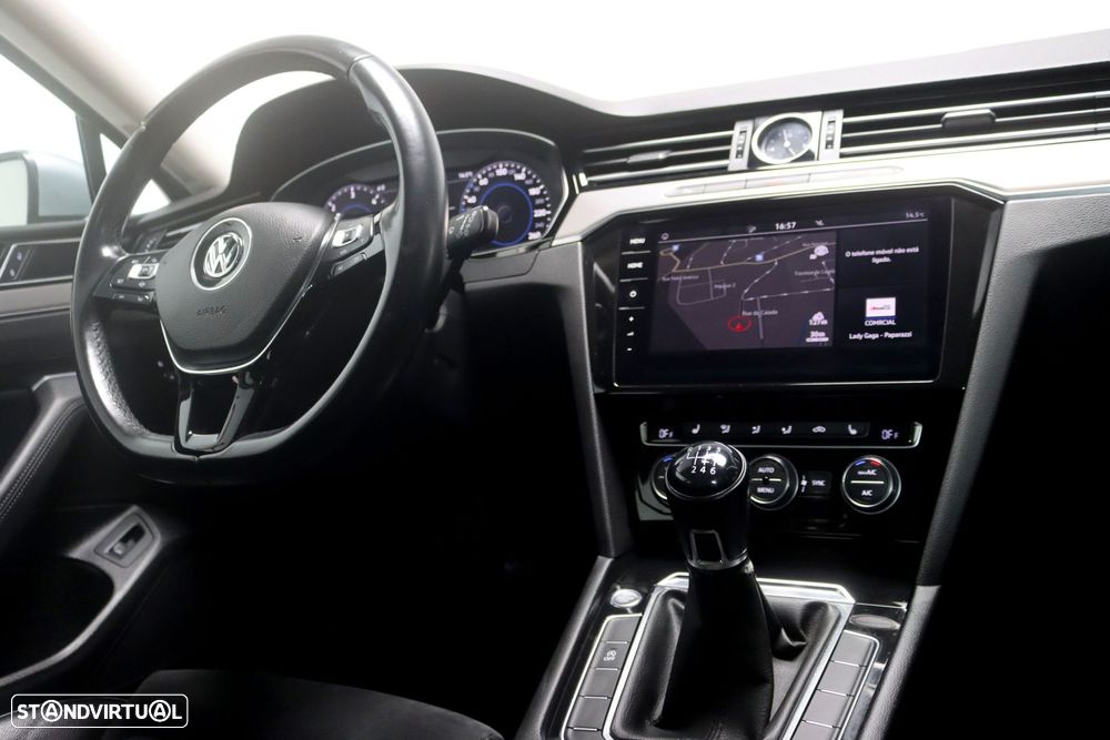 VW Passat 2.0 TDI Highline - 13